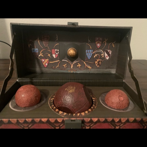 red, green,brown - Picture 3 of 3